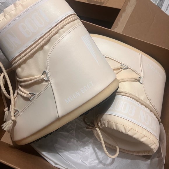 Moon Boot Cream Snow Boots - Picture 1 of 5